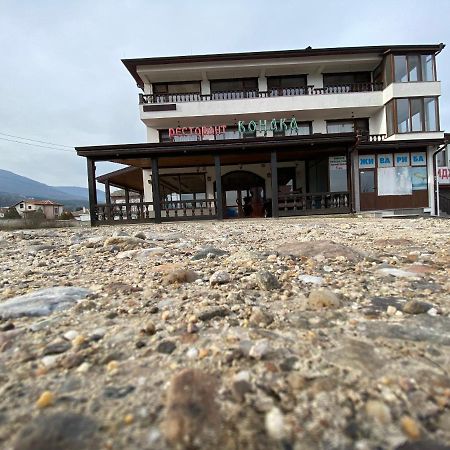 Семеен Хотел Конака Asenovgrad Exterior foto